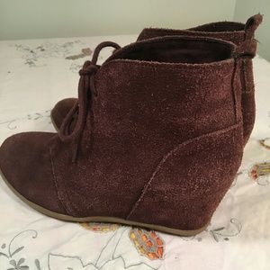 Minnetonka Shoes - Minne Tonka brown suede ankle boots, lace up front Minnetonka Shoes - Minne Tonka brown suede ankle boots, lace up front